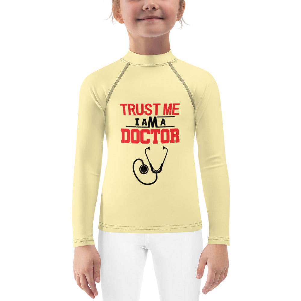 TRUST ME I AM A DOCTOR - Kids Rash Guard