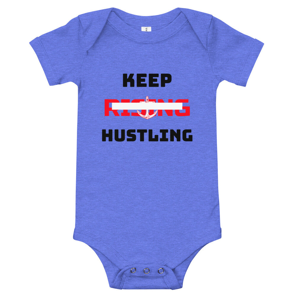 KEEP RISING HUSTLING - Baby short sleeve one piece