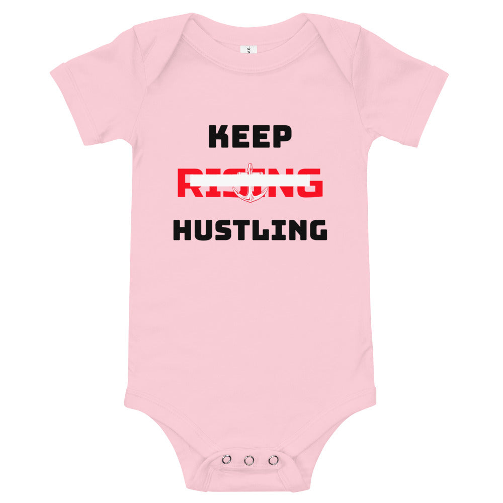 KEEP RISING HUSTLING - Baby short sleeve one piece