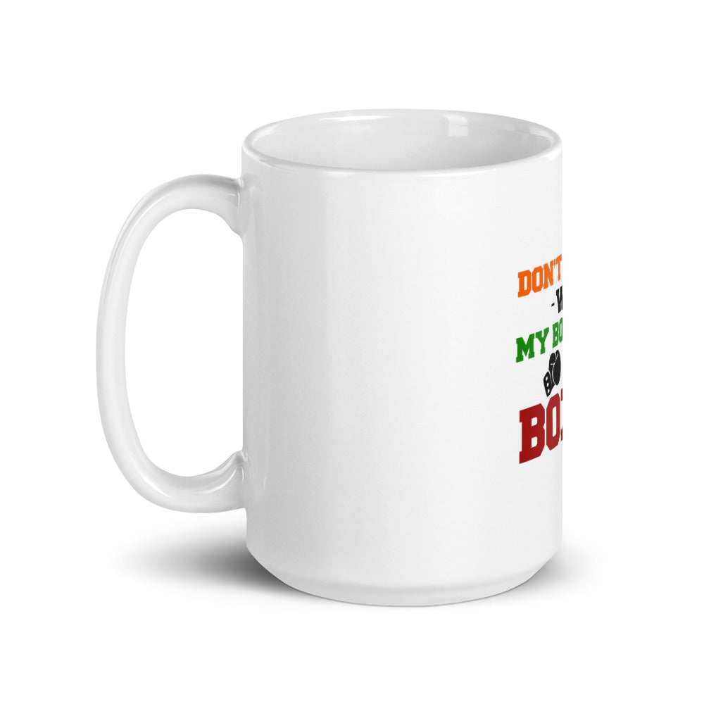 DON'T MESS UP WITH MY BOYFRIEND IS BOXER - White glossy mug