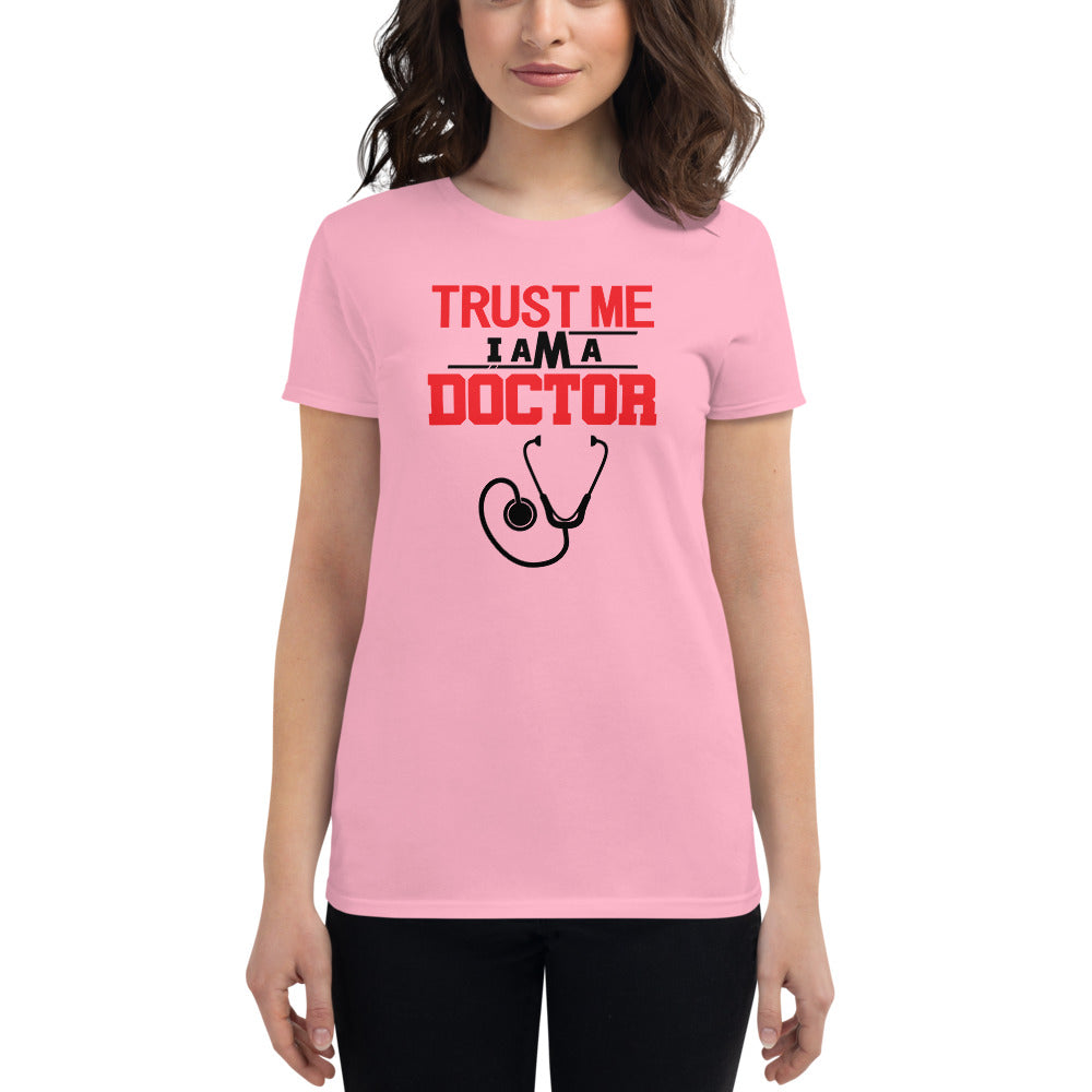 TRUST ME I AM A DOCTOR - Women's short sleeve t-shirt