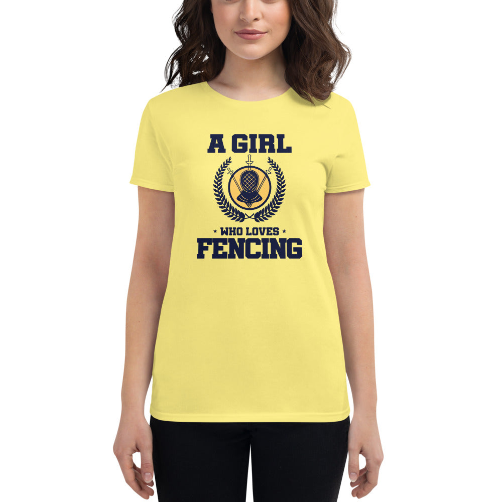 A GIRL WHO LOVES FENCING - Women's short sleeve t-shirt