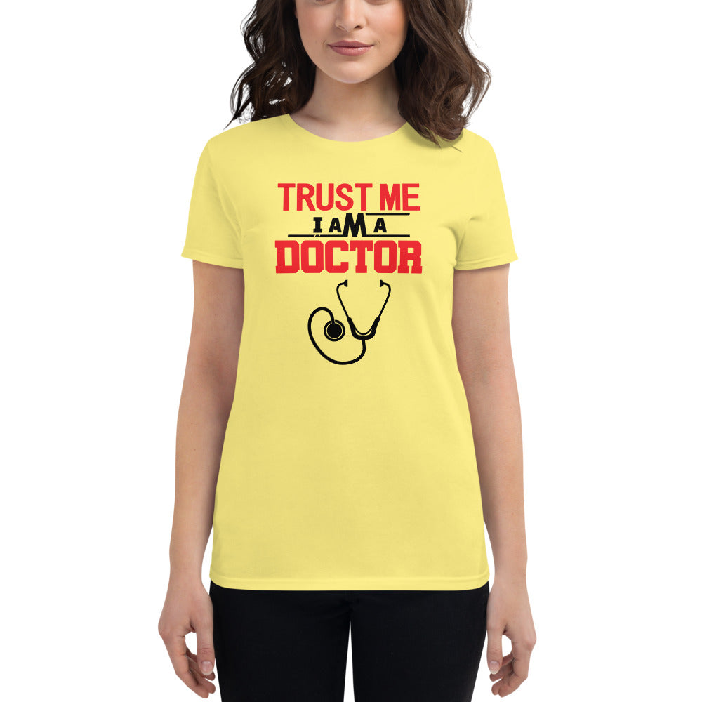 TRUST ME I AM A DOCTOR - Women's short sleeve t-shirt